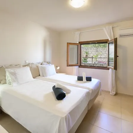 Pangolas Paxos Apartman Longósz