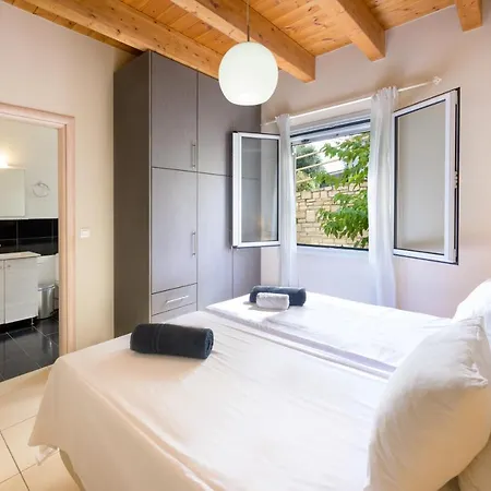 Pangolas Paxos Apartament Longós
